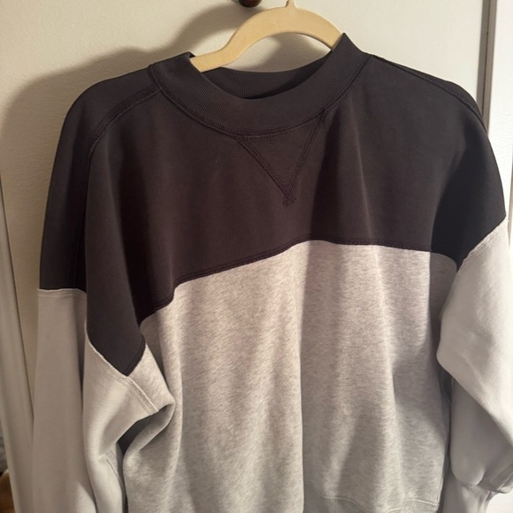 ABERCROMBIE soft AF collection grey varsity sweatshirt - Picture 6 of 6